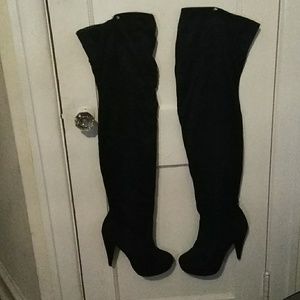 Sexy suede boot..😍